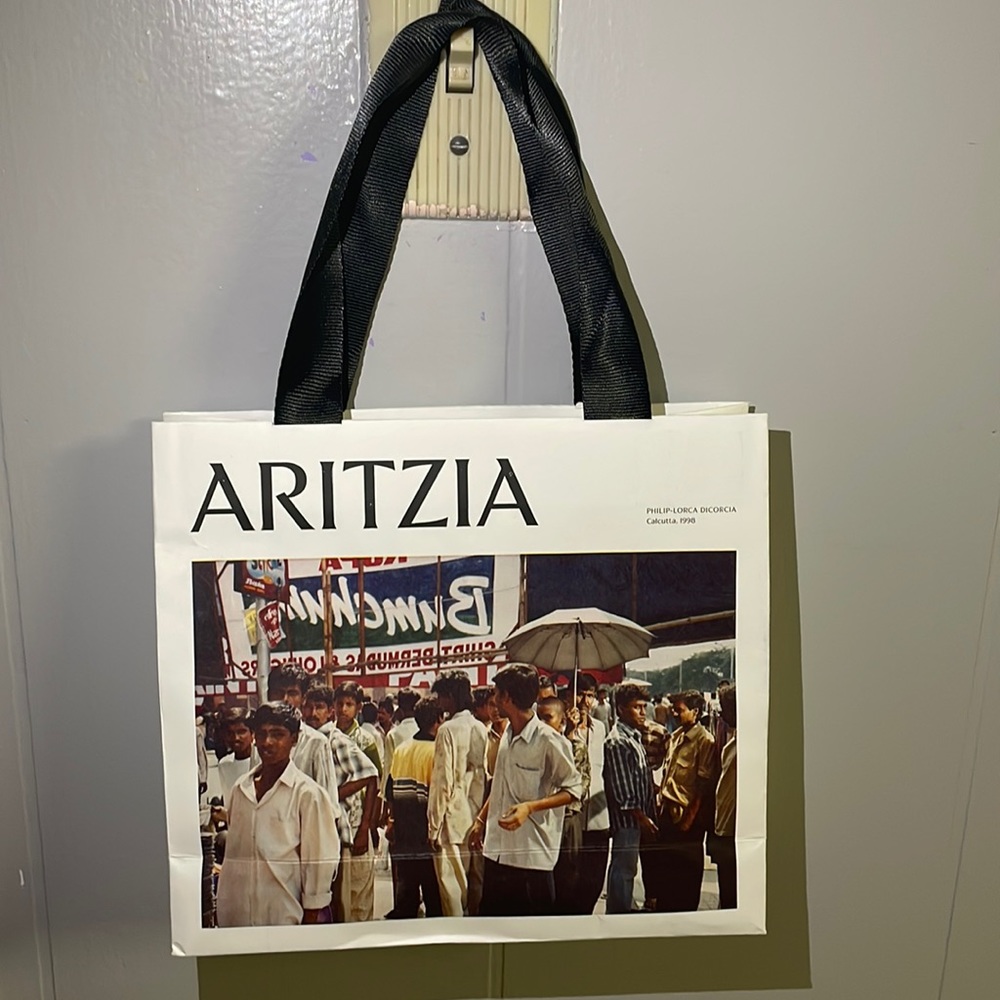 ARITZIA Paperbag $5 FREE if purchased with another item.